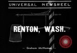 Immagine di Mogli radersi la barba Renton Washington USA, 1939, secondo 3 filmato di repertorio 65675046707