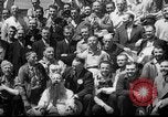 Immagine di Mogli radersi la barba Renton Washington USA, 1939, secondo 5 filmato di repertorio 65675046707