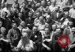Immagine di Mogli radersi la barba Renton Washington USA, 1939, secondo 6 filmato di repertorio 65675046707