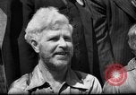 Immagine di Mogli radersi la barba Renton Washington USA, 1939, secondo 9 filmato di repertorio 65675046707