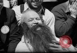 Immagine di Mogli radersi la barba Renton Washington USA, 1939, secondo 11 filmato di repertorio 65675046707