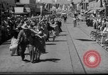 Immagine di Mogli radersi la barba Renton Washington USA, 1939, secondo 12 filmato di repertorio 65675046707