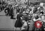 Immagine di Mogli radersi la barba Renton Washington USA, 1939, secondo 15 filmato di repertorio 65675046707