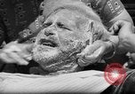 Immagine di Mogli radersi la barba Renton Washington USA, 1939, secondo 20 filmato di repertorio 65675046707
