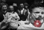 Immagine di Mogli radersi la barba Renton Washington USA, 1939, secondo 23 filmato di repertorio 65675046707