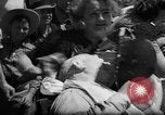 Immagine di Mogli radersi la barba Renton Washington USA, 1939, secondo 26 filmato di repertorio 65675046707