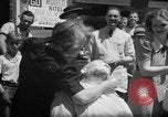 Immagine di Mogli radersi la barba Renton Washington USA, 1939, secondo 27 filmato di repertorio 65675046707