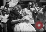 Immagine di Mogli radersi la barba Renton Washington USA, 1939, secondo 29 filmato di repertorio 65675046707