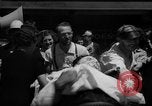 Immagine di Mogli radersi la barba Renton Washington USA, 1939, secondo 31 filmato di repertorio 65675046707