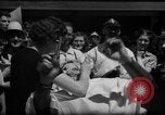 Immagine di Mogli radersi la barba Renton Washington USA, 1939, secondo 35 filmato di repertorio 65675046707