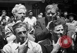 Immagine di Mogli radersi la barba Renton Washington USA, 1939, secondo 44 filmato di repertorio 65675046707