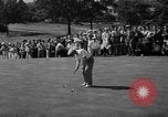 Standbild Henry Picard und Byron Nelson konkurrieren für PGA Champiionship Flushing Queens New York USA, 1939, aus Sekunde 49 historischem Filmmaterial Videoclip 65675046709