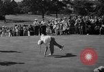 Standbild Henry Picard und Byron Nelson konkurrieren für PGA Champiionship Flushing Queens New York USA, 1939, aus Sekunde 51 historischem Filmmaterial Videoclip 65675046709