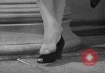Standbild Designer Kleidung New York City USA, 1940, aus Sekunde 32 historischem Filmmaterial Videoclip 65675046725