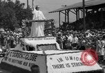 Immagine di Il Labor Day celebrazione Mount Carmel Illinois USA, 1940, secondo 55 filmato di repertorio 65675046728