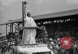 Immagine di Il Labor Day celebrazione Mount Carmel Illinois USA, 1940, secondo 58 filmato di repertorio 65675046728