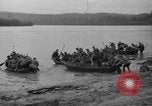 Immagine di Truppe cross river Front Knox Kentucky USA, 1940, secondo 12 filmato di repertorio 65675046732