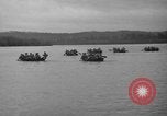 Immagine di Truppe cross river Front Knox Kentucky USA, 1940, secondo 15 filmato di repertorio 65675046732