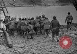 Immagine di Truppe cross river Front Knox Kentucky USA, 1940, secondo 30 filmato di repertorio 65675046732