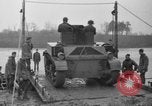 Immagine di Truppe cross river Front Knox Kentucky USA, 1940, secondo 35 filmato di repertorio 65675046732