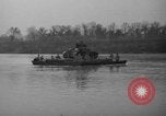 Immagine di Truppe cross river Front Knox Kentucky USA, 1940, secondo 41 filmato di repertorio 65675046732