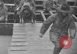 Immagine di Truppe cross river Front Knox Kentucky USA, 1940, secondo 43 filmato di repertorio 65675046732