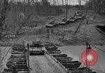 Immagine di Truppe cross river Front Knox Kentucky USA, 1940, secondo 46 filmato di repertorio 65675046732