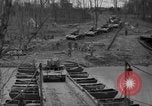 Immagine di Truppe cross river Front Knox Kentucky USA, 1940, secondo 47 filmato di repertorio 65675046732