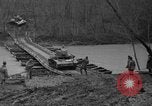 Immagine di Truppe cross river Front Knox Kentucky USA, 1940, secondo 52 filmato di repertorio 65675046732
