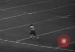 Standbild berühmten Fußball-Highlights von 1940 United States USA, 1940, aus Sekunde 15 historischem Filmmaterial Videoclip 65675046739