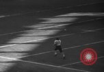 Standbild berühmten Fußball-Highlights von 1940 United States USA, 1940, aus Sekunde 16 historischem Filmmaterial Videoclip 65675046739
