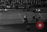 Standbild berühmten Fußball-Highlights von 1940 United States USA, 1940, aus Sekunde 25 historischem Filmmaterial Videoclip 65675046739