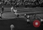 Standbild berühmten Fußball-Highlights von 1940 United States USA, 1940, aus Sekunde 27 historischem Filmmaterial Videoclip 65675046739