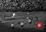 Standbild berühmten Fußball-Highlights von 1940 United States USA, 1940, aus Sekunde 28 historischem Filmmaterial Videoclip 65675046739