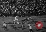 Standbild berühmten Fußball-Highlights von 1940 United States USA, 1940, aus Sekunde 30 historischem Filmmaterial Videoclip 65675046739