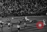 Standbild berühmten Fußball-Highlights von 1940 United States USA, 1940, aus Sekunde 32 historischem Filmmaterial Videoclip 65675046739
