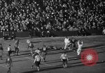 Standbild berühmten Fußball-Highlights von 1940 United States USA, 1940, aus Sekunde 33 historischem Filmmaterial Videoclip 65675046739