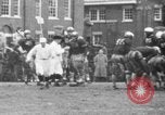 Standbild berühmten Fußball-Highlights von 1940 United States USA, 1940, aus Sekunde 39 historischem Filmmaterial Videoclip 65675046739