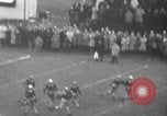 Standbild berühmten Fußball-Highlights von 1940 United States USA, 1940, aus Sekunde 52 historischem Filmmaterial Videoclip 65675046739