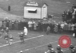 Standbild berühmten Fußball-Highlights von 1940 United States USA, 1940, aus Sekunde 53 historischem Filmmaterial Videoclip 65675046739