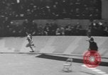 Standbild Indoor WM-Meile United States USA, 1941, aus Sekunde 15 historischem Filmmaterial Videoclip 65675046744