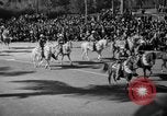 Standbild Rose Bowl Parade 1941 Pasadena California USA, 1941, aus Sekunde 15 historischem Filmmaterial Videoclip 65675046748