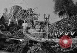 Standbild Rose Bowl Parade 1941 Pasadena California USA, 1941, aus Sekunde 20 historischem Filmmaterial Videoclip 65675046748