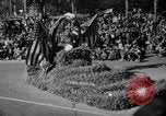 Standbild Rose Bowl Parade 1941 Pasadena California USA, 1941, aus Sekunde 25 historischem Filmmaterial Videoclip 65675046748