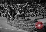 Standbild Rose Bowl Parade 1941 Pasadena California USA, 1941, aus Sekunde 26 historischem Filmmaterial Videoclip 65675046748