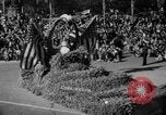 Standbild Rose Bowl Parade 1941 Pasadena California USA, 1941, aus Sekunde 27 historischem Filmmaterial Videoclip 65675046748