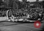 Standbild Rose Bowl Parade 1941 Pasadena California USA, 1941, aus Sekunde 34 historischem Filmmaterial Videoclip 65675046748