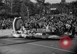 Standbild Rose Bowl Parade 1941 Pasadena California USA, 1941, aus Sekunde 35 historischem Filmmaterial Videoclip 65675046748