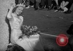 Standbild Rose Bowl Parade 1941 Pasadena California USA, 1941, aus Sekunde 36 historischem Filmmaterial Videoclip 65675046748
