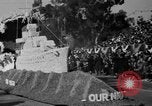 Standbild Rose Bowl Parade 1941 Pasadena California USA, 1941, aus Sekunde 42 historischem Filmmaterial Videoclip 65675046748